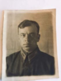 Горелов Константин Иванович техник механик в 317РАП и 322ОРАЭ. 1942год. С 31.01.1959г. капитан запаса Фото из военного архива Ломтева А.И.