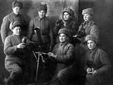 30 марта 1943 г. Очаково. Группа военнослужащих минометной роты 1-й ОЖДСБ.