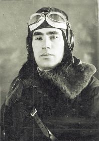 Капитан Абрамкин Георгий Григорьевич  летчик-штурмовик 316РАП, август 1941г. Фото передано родственниками в проект "Стена памяти"