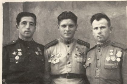 экипаж ПЕ-2: Смирнов А.П., Туриков А.М., Стратиевский Н.Б.(1943г.)
