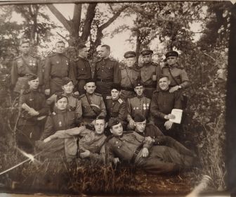 Г. Владимир-Областной пос. Мостострой 26.09.1945г. Курсы парторгов с 15.09 по 01.10.1945г. (Лежит слева Безроков Х. А.)