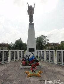 Чапурин Николай Леонтьевич-сержант, связной командира 3-го б-на 471-го СП 73-й СД 48-й Армии Центрального фронта. В ВОВ с 12.41г Член ВКП(б) с 1943г. Во время наступательной операции полка с