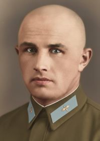 Бурканенко Борис Варфоломеевич 1917 г.р. Командир отряда. Остался жив после катастрофы самолета 9 мая 1944 г., получил тяжелое ранение, долго лечился в госпиталях, потом вернулся в Одессу