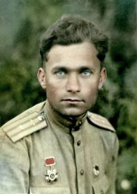 Плитка Григорий Саввич летчик 215отд. драэ прошел всю войну вышел в отставку 22.01.1946 году звании гвардии майор  запаса.