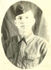 Левкин Иван Михайлович, старшина, авиатехник. Попал в плен 8. 04.1944 г. Освобожден