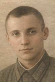 Зобнин Георгий Дмитриевич. Ст. лейтенант, штурман. Попал в плен 8.04.1944 г. Погиб в концлагере Маутхаузен, Блок 20, в 1945 г.
