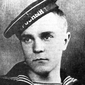 Из самых знаменитых - Валентин Пикуль.