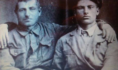 Мой дед слева Батоян Бато с сыном Батоян Михаилом.