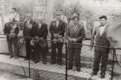 В День Победы. 1990-годы. Лобойково.