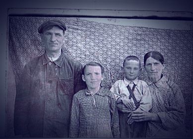 Плахтырь Никифор Александрович с семьёй