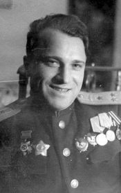 Девятко Иван Акимович (29.10.1914 - 21.02.1948) полковник (с 10.1941 - комбат-2; с 09.1942 - нач.штаба; с 16.03.1943 - зам. ком-ра; с 21.08.1943 по 29.04.1944 - командир 3 танк. бригады)