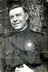 Капитан Трощенко Д. А., парторг 544-го армейского миномётного полка 10-й Армии Западного Фронта, апрель 1943 года, район г. Киров Калужской области.