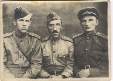 Лев Барков с сослуживцами, 1943 г.