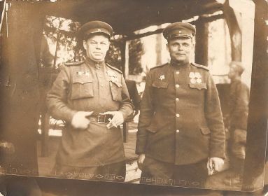 Начальник политотдела 31 полка майор Попутников и начальник штаба майор Красулин (с лева на право)