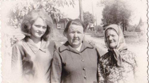 Племянница Валя, сестра Катя и баба Дуня Левина
