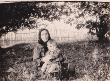 Мама Мария Матвеевна с внуком Славой