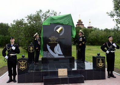 Памятник военным морякам в Североморске.