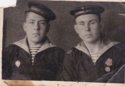 Брат Дельнова К.И. - Дельнов С.И (слева), справа земляк - Кухтанов В.И