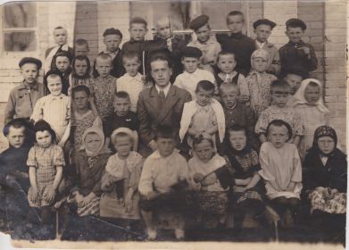 1 мая 1948г 1 класс ж/д школа №25 ст.Горбачево