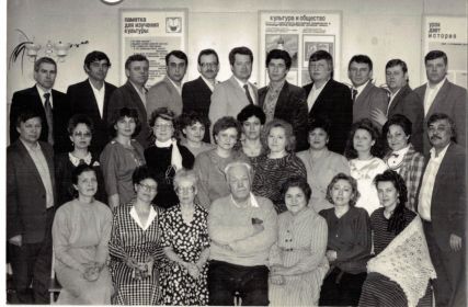 Пелевин ФМ с выпускниками 1968г через 20 лет, фото предоставил Новиков Н.