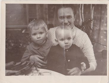 Дочь Нина с сыном и племянником