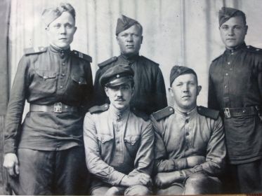 Пономарев КТ первый слева