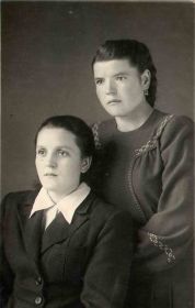 Глафира Ивановна и Анна Ивановна, дочери