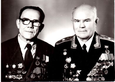 Шамсутдинов Фарит Ахметович с двоюродным братом генерал-майором артиллерии Валиевым Рафгатом Ахтямовичем