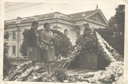 Захоронен в Молдавской ССР, Слободзейский р-н, с. Чобручи