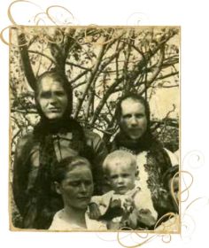 Сестры Ираида и Александра(вверху), внизу жена Люба с сыном Витей