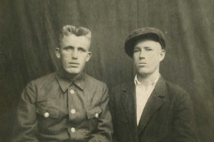 Сергей(слева) с братом Дмитрием(справа) до войны
