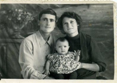 Дочь Люба с мужем Виктором и их дочерью Ирой.
