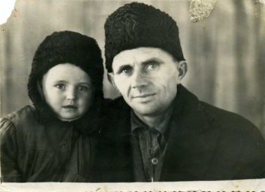 Муж Дмитрий с дочерью Валюшей
