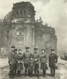 Снимок на память. Берлин, май 1945 года.