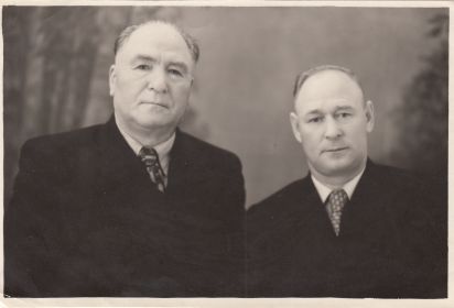Пашков В. П. со старшим братом (слева),  Дмитрием Павловичем