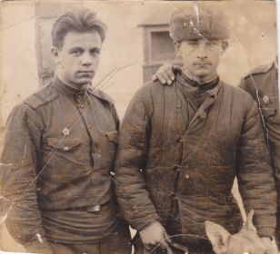 Сын Николай(слева) в армии