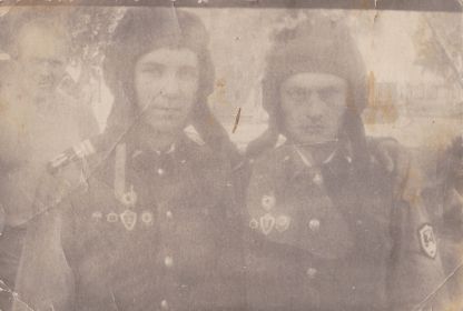 Сын Сергей(слева) в армии