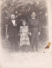 Левин ИС с племянницей Верой Левиной и своей женой Евдокией