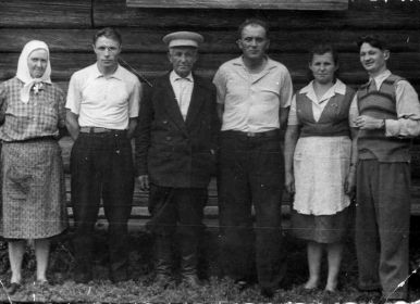 Второй слева сын Борис и родственники жены - Булавкины