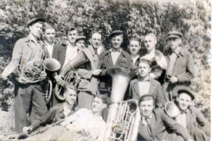 Духовой оркестр, которым руководил Михаил Александрович. Первый внизу слева.