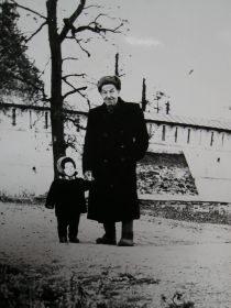 дед Иван с внуком Мишей 1969 год