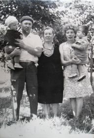 1969 год.бабушка Фона с детьми и внуками