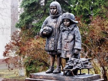 Памятник детям войны - это и Зинаиде Васильевне памятник!