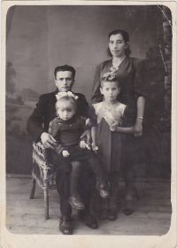 Тетя Александра Богородская(Самолетова) - сестра отца Гужова ВН с семьей