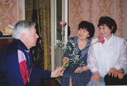 Николай Семенович с семьей