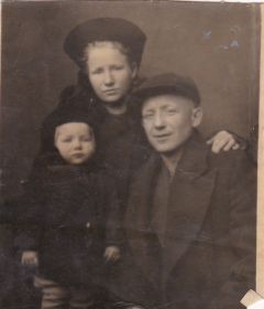 Тетя Валя Коршунова с мужем и сыном