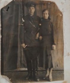 Довоенное фото с женой Александрой Степановной