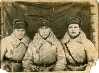 Дедушка(первый с права) с боевыми товарищами