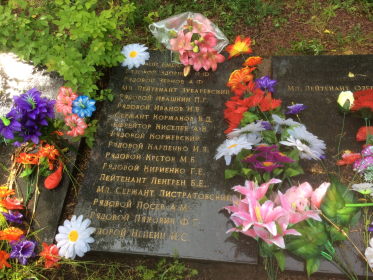 Братская могила в селе Деревянном