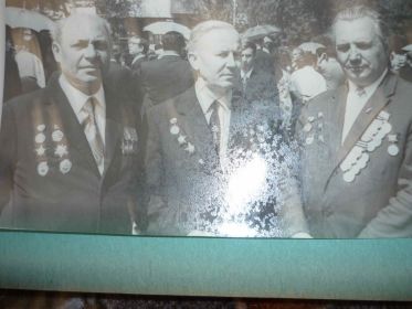 Слева с боевыми Друзьями, г. Грозный1974